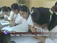 Students answering the questionnaire in Viet Nam